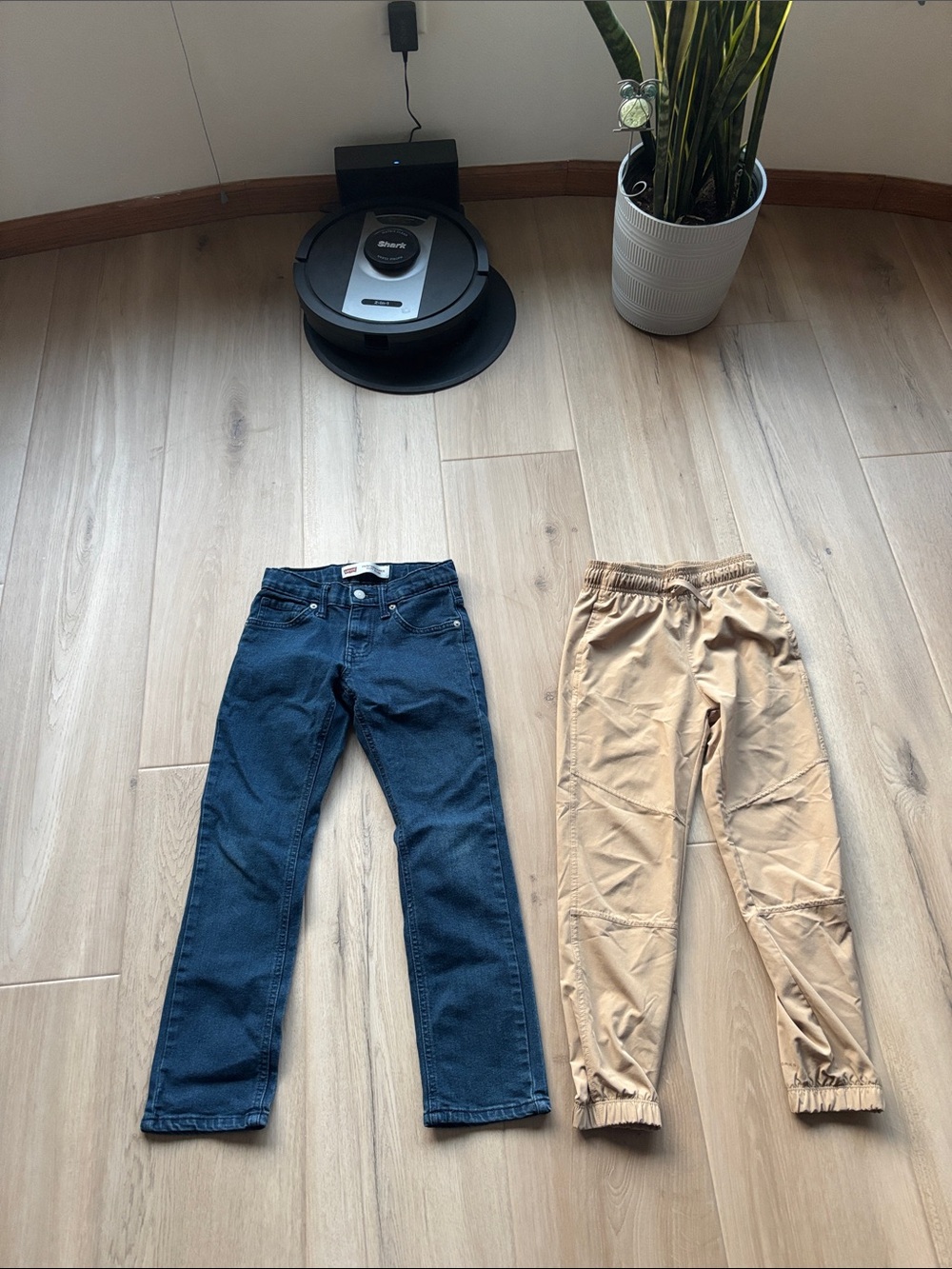 🦉Boys size 8 Jeans & Joggers🦉